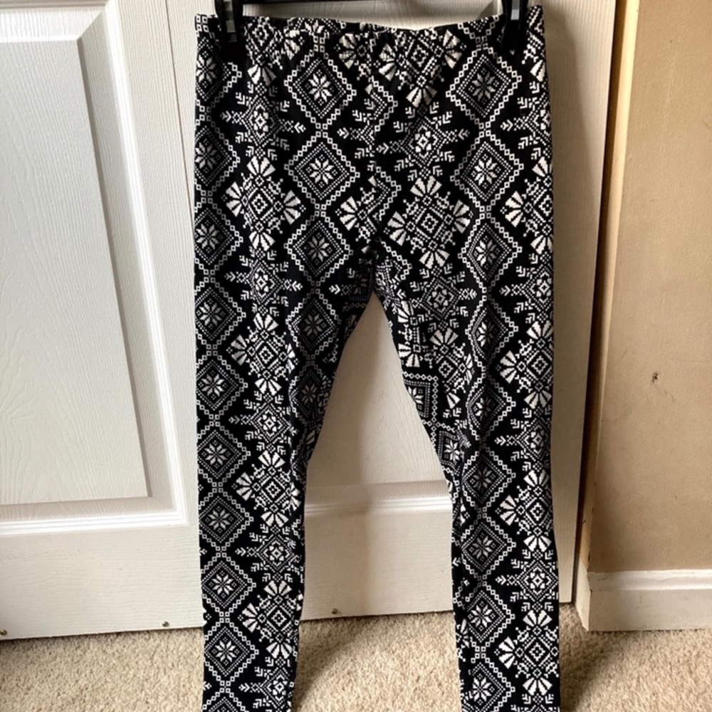 Time and Tru patterned leggings